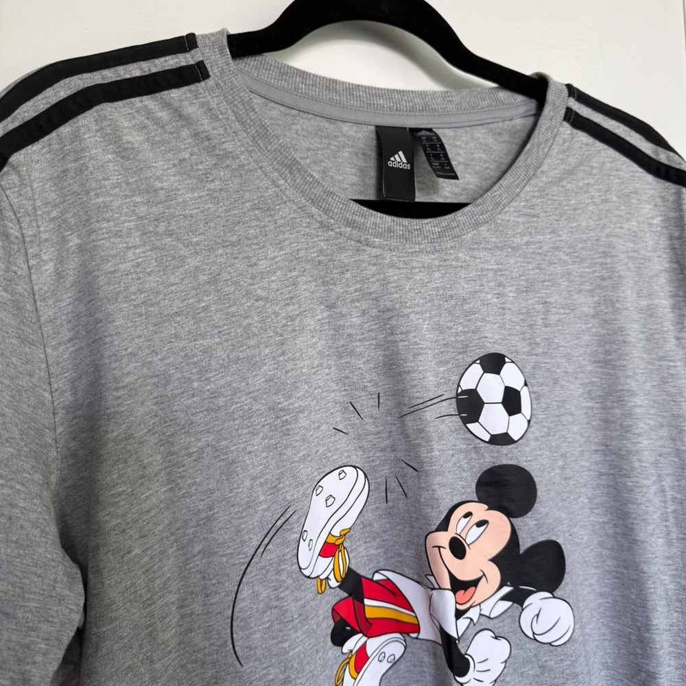 Adidas Disney Mickey Mouse Soccer Graphic T-Shirt Gray Mens XL Short Sleeve - Picture 2 of 10